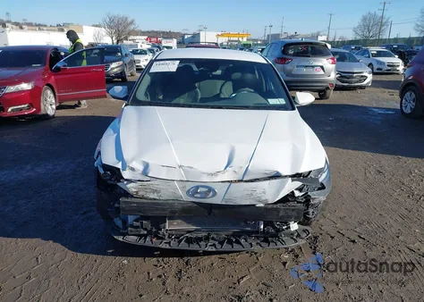 2022 Hyundai Elantra Sel z USA, uszkodzony, nr VIN 5NPLM4AG2NH053748